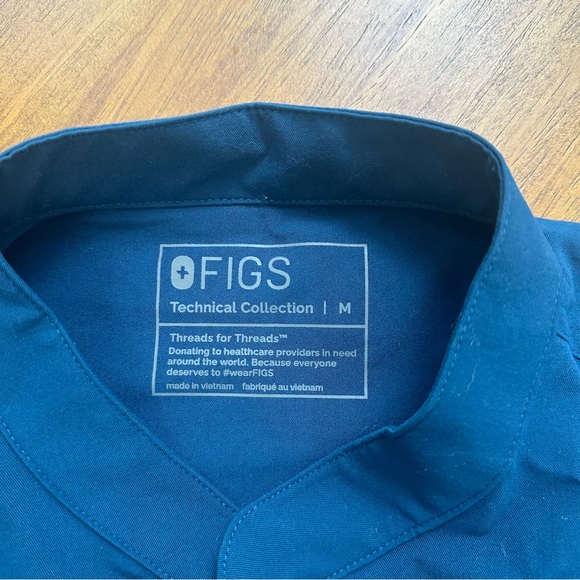 Figs Rafaela Oversize scrub top size medium - Picture 2 of 2